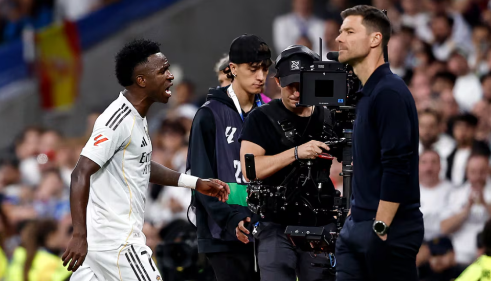 世界杯手机直播平台-下课后阿隆索谏言：别惯着更衣室，2年一无所获，就怪弗洛伦蒂诺