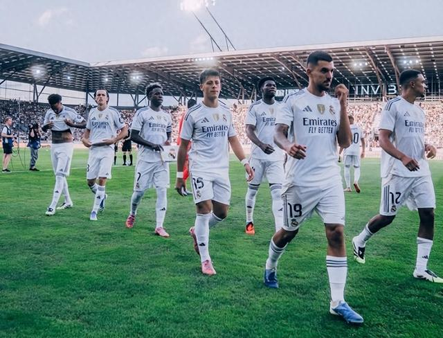 世界杯直播app下载官网入口-落后巴萨4分！皇马更衣室几乎绝望：翻盘希望渺茫 想要换帅|巴塞罗那|西甲|阿韦洛亚|塞尔|塞尔电台_新浪体育_新浪新闻