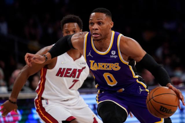 世界杯赛事观看指南-蒙克爆发韦少回暖 热火罚球断电助湖人逃出生天