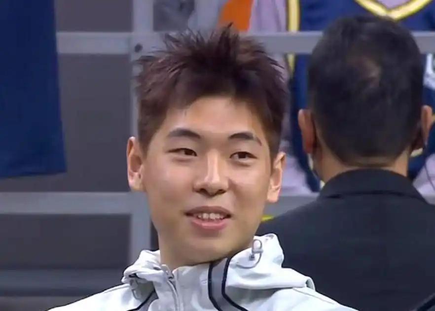 世界杯高清比赛观看-广东3消息！徐杰自曝伤情未愈，朱芳雨引援生变，崔永熙复出推迟